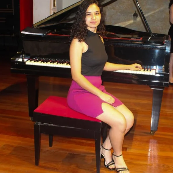 Professora Isabela Luz
